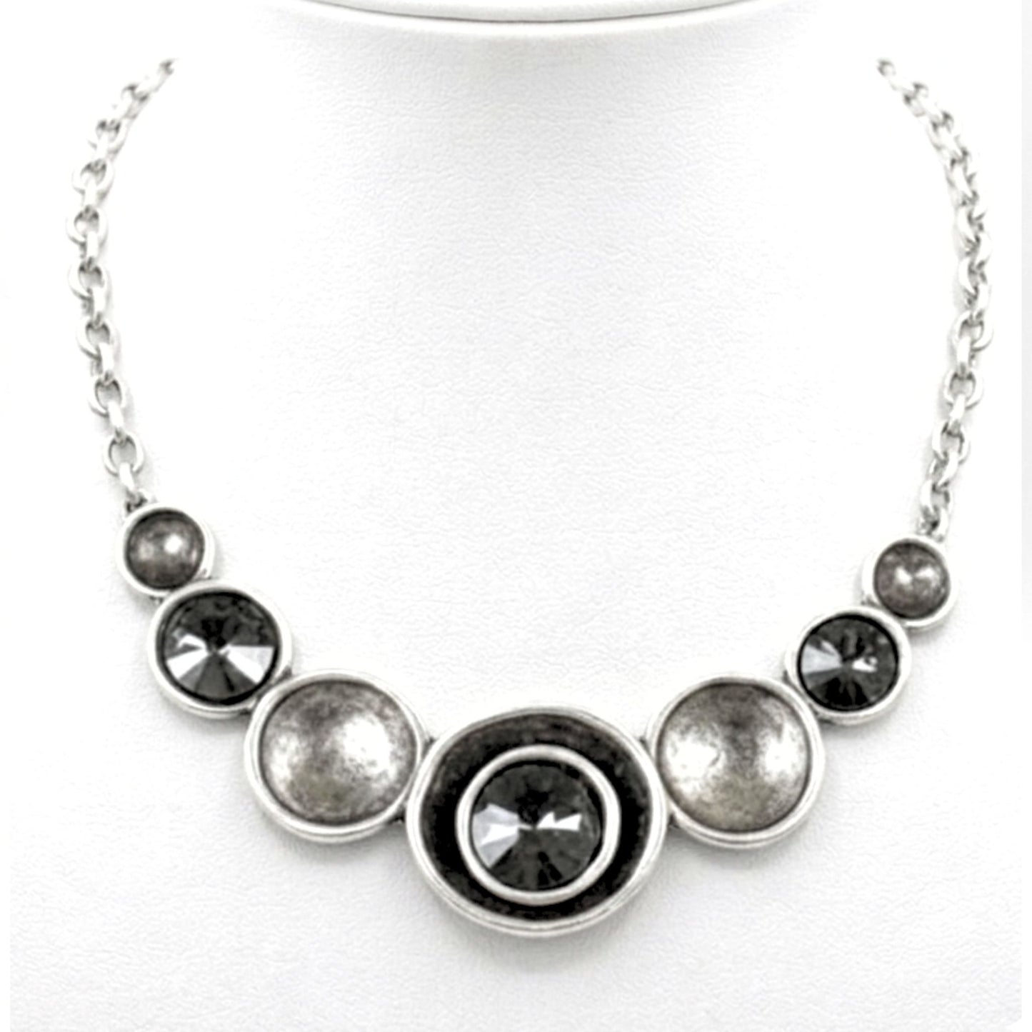 Collar cadena gargantilla zamak mujer volumen hipoalergénico plateado aleación cierre de gancho Circonitas gris ahumado diseño joyería osnor moda moderno elegante boda fiesta glamour lujo 