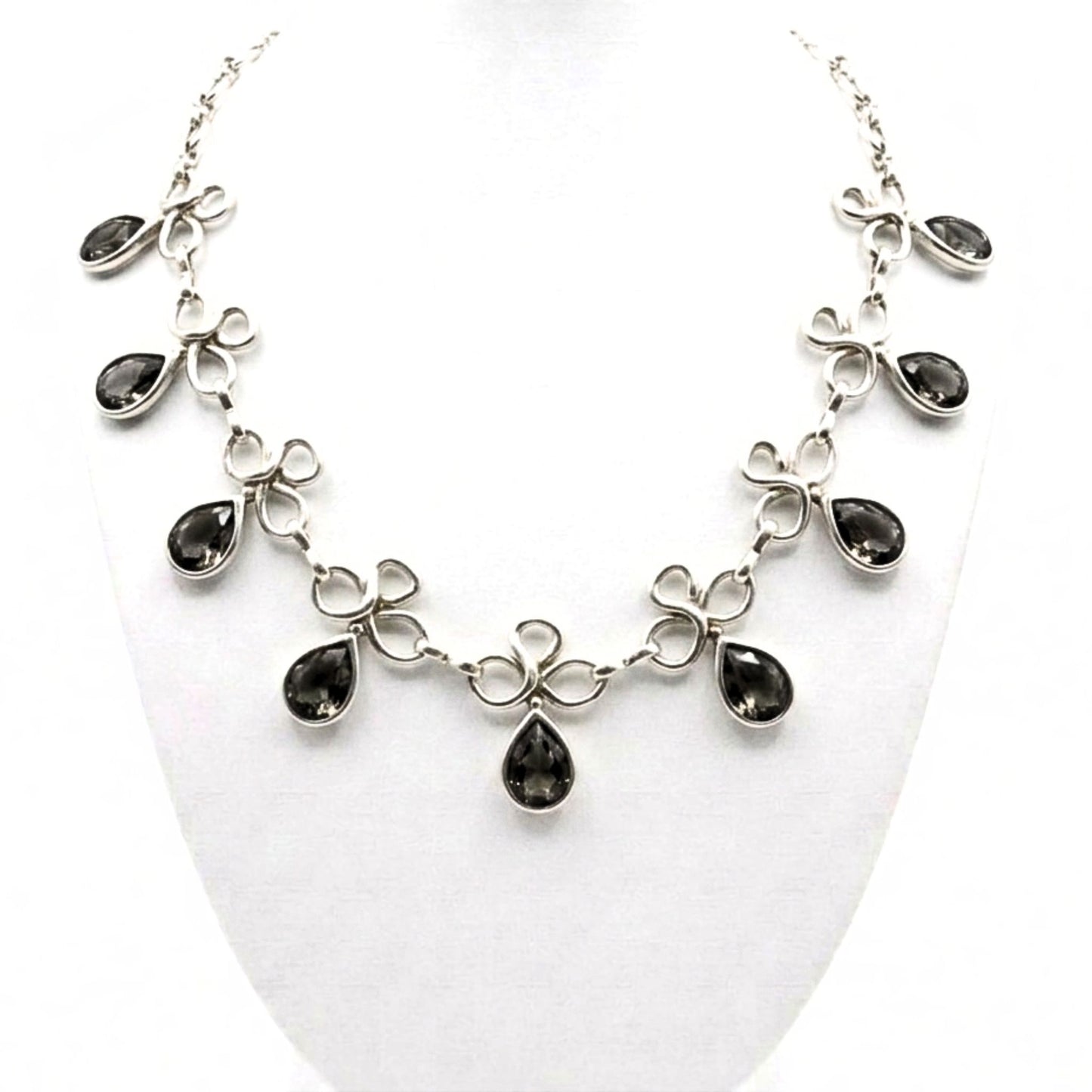 Collar cadena gargantilla zamak mujer volumen hipoalergénico plateado aleación cierre de gancho diseño joyería osnor moda moderno elegante boda fiesta glamour lujo 