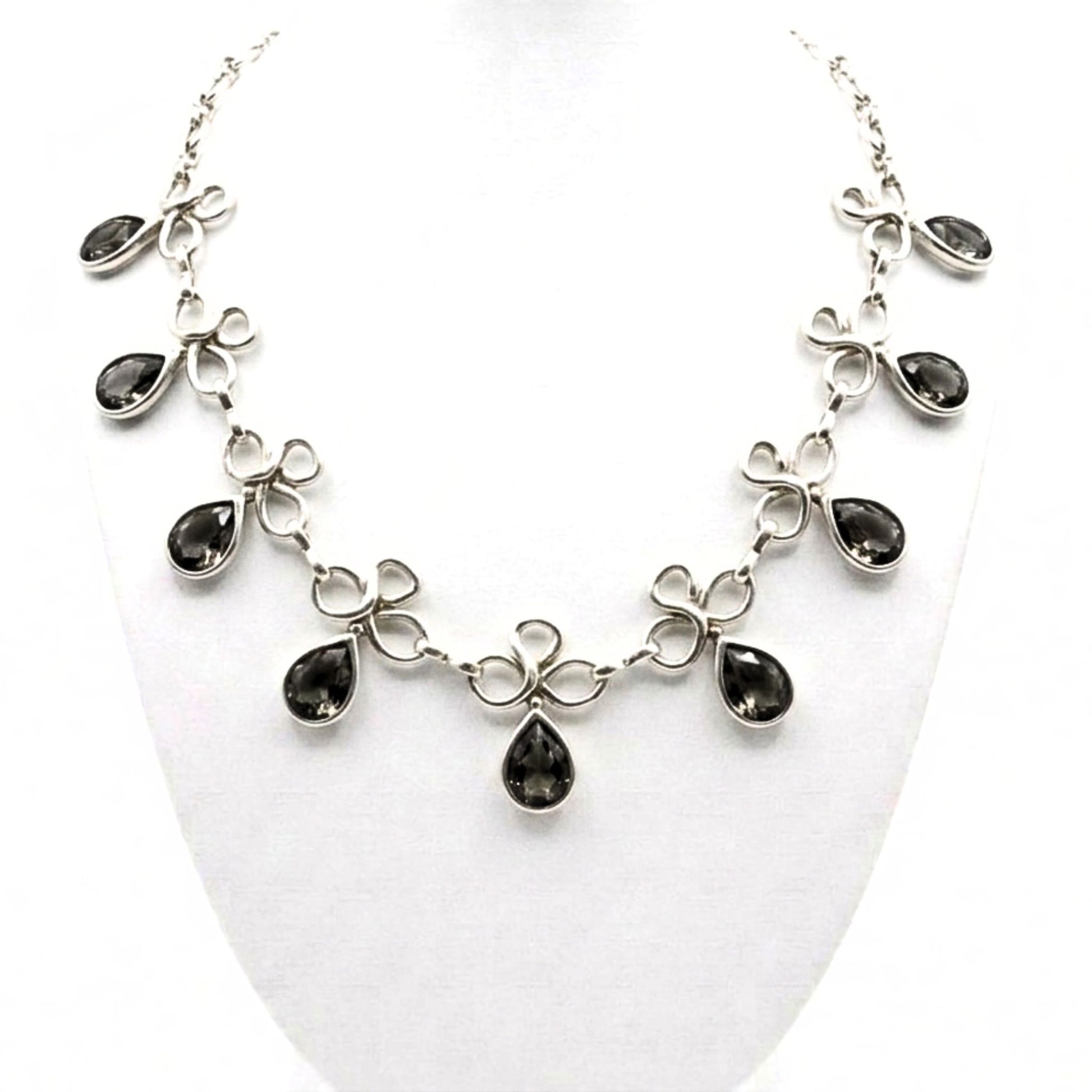 Collar cadena gargantilla zamak mujer volumen hipoalergénico plateado aleación cierre de gancho diseño joyería osnor moda moderno elegante boda fiesta glamour lujo 
