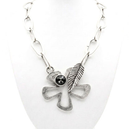 Collar cadena gargantilla zamak mujer volumen hipoalergénico plateado cierre gancho hoja trébol circonitas diseño joyería osnor moda moderno elegante boda fiesta glamour lujo exclusivo único 