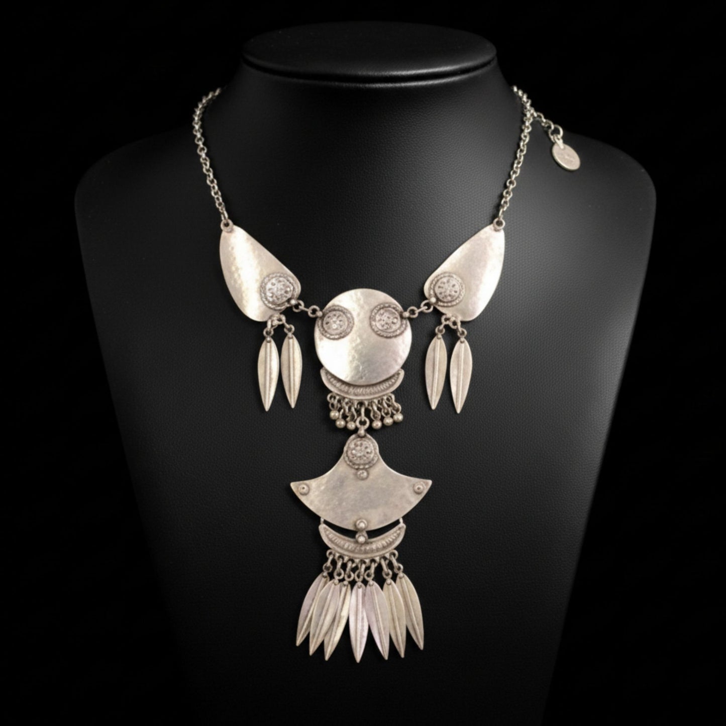 Collar Zamak Escultural Unisex Tribal Plateado con Flecos Joyeria Osnor