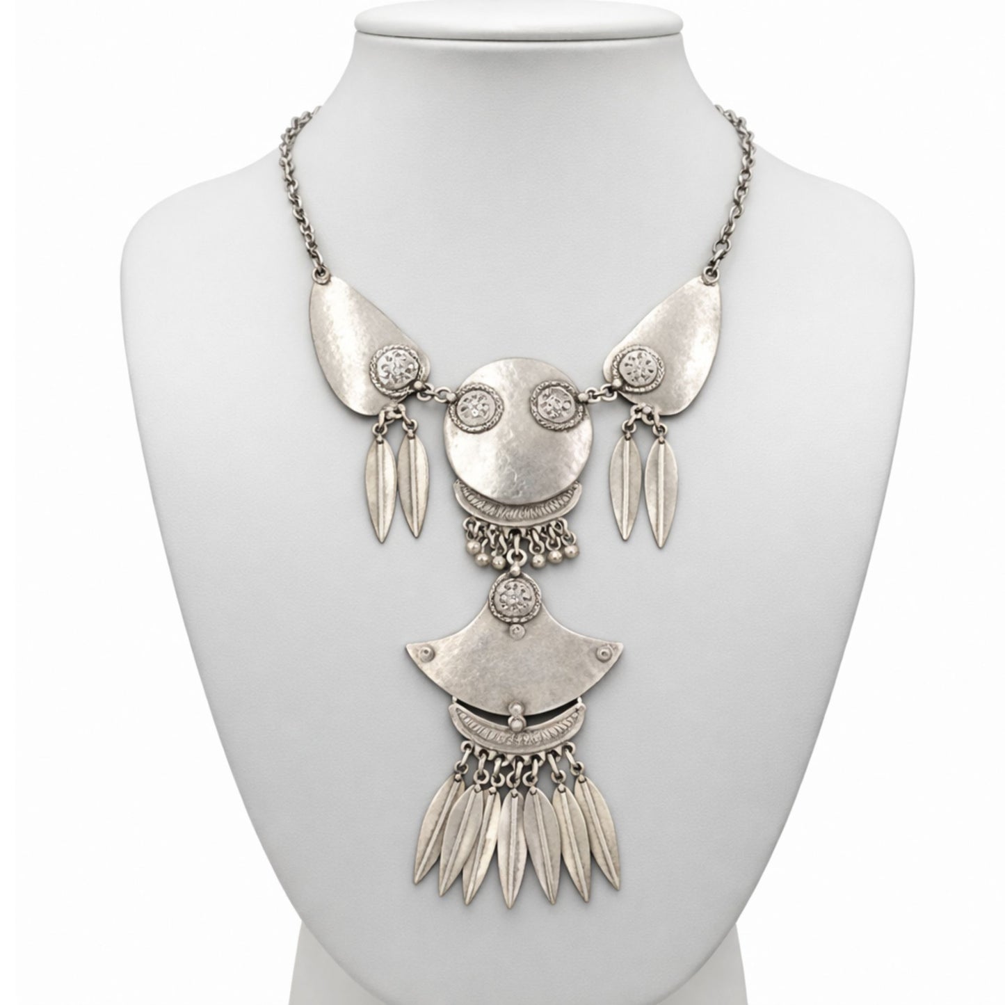 Collar Zamak Escultural Unisex Tribal Plateado con Flecos Joyeria Osnor