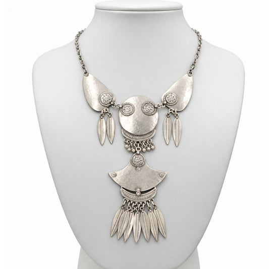 Collar Zamak Escultural Unisex Tribal Plateado con Flecos Joyeria Osnor