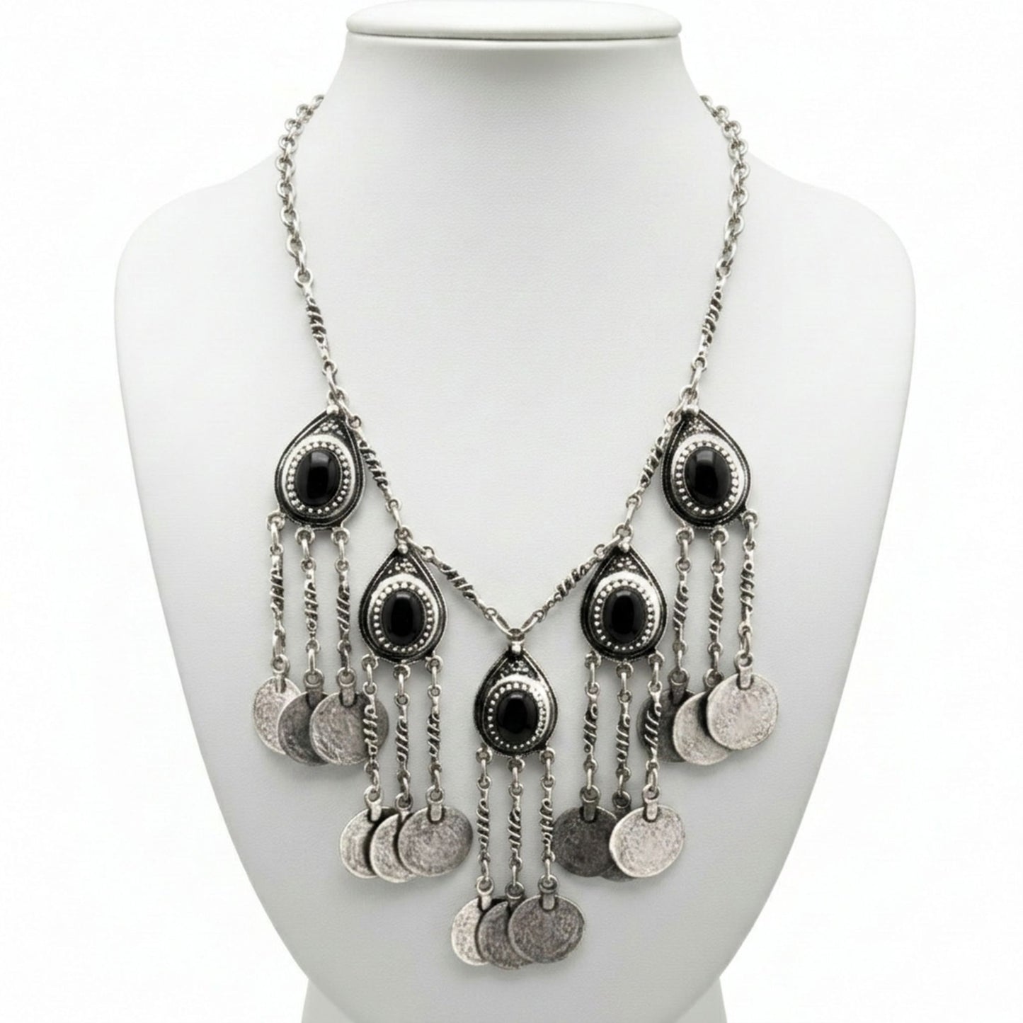 collar exclusivo de zamak de mujer con monedas y piedras negras joyeria osnor zamak