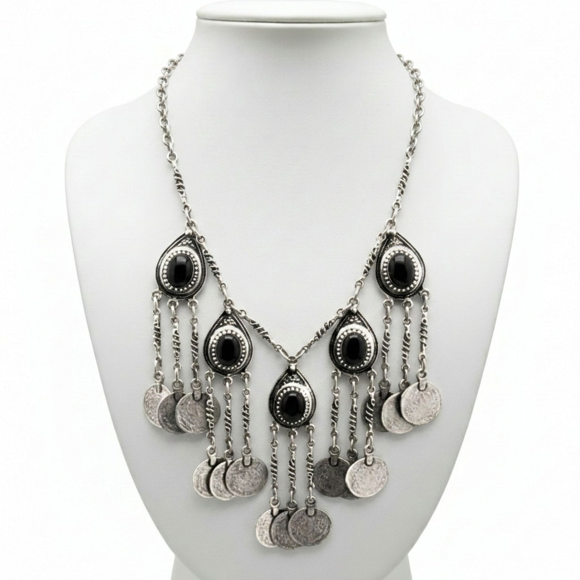 collar exclusivo de zamak de mujer con monedas y piedras negras joyeria osnor zamak