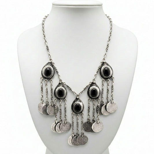 collar exclusivo de zamak de mujer con monedas y piedras negras joyeria osnor zamak