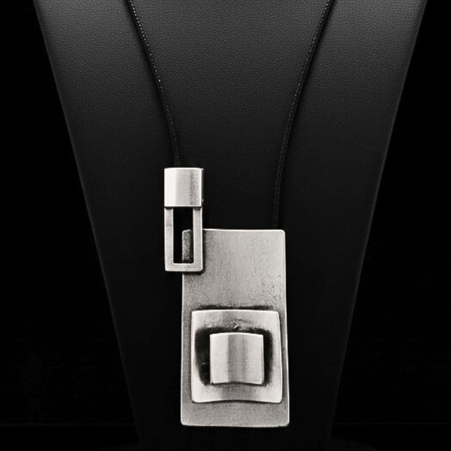 collar zamak y piel unisex joyeria osnor zamak
