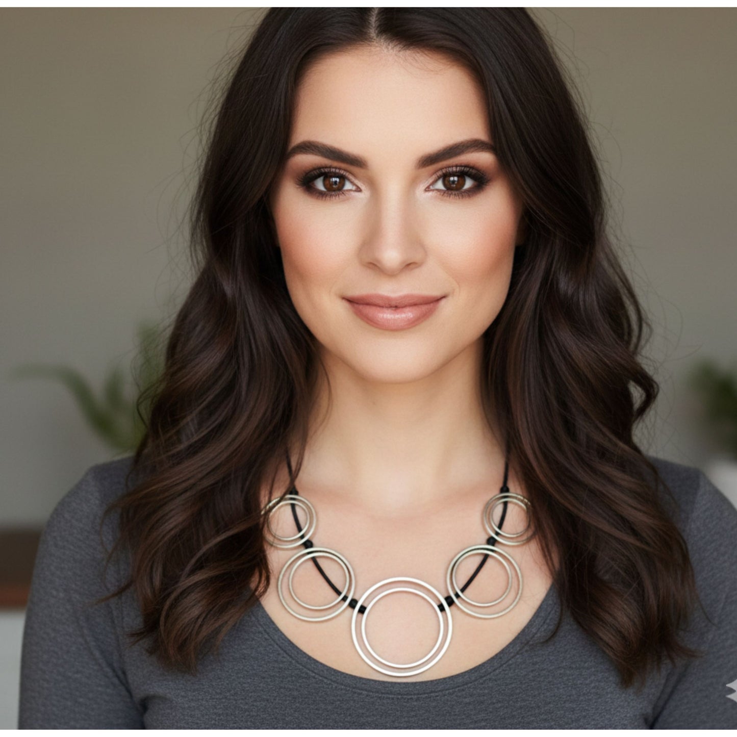 Collar Aros de Volumen Zamak Plateado | Unisex – Joyería Osnor