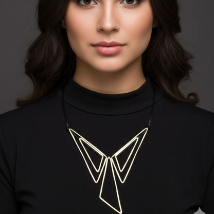 Collar Geométrico Triángulos Zamak Plateado | Unisex | Joyería Osnor