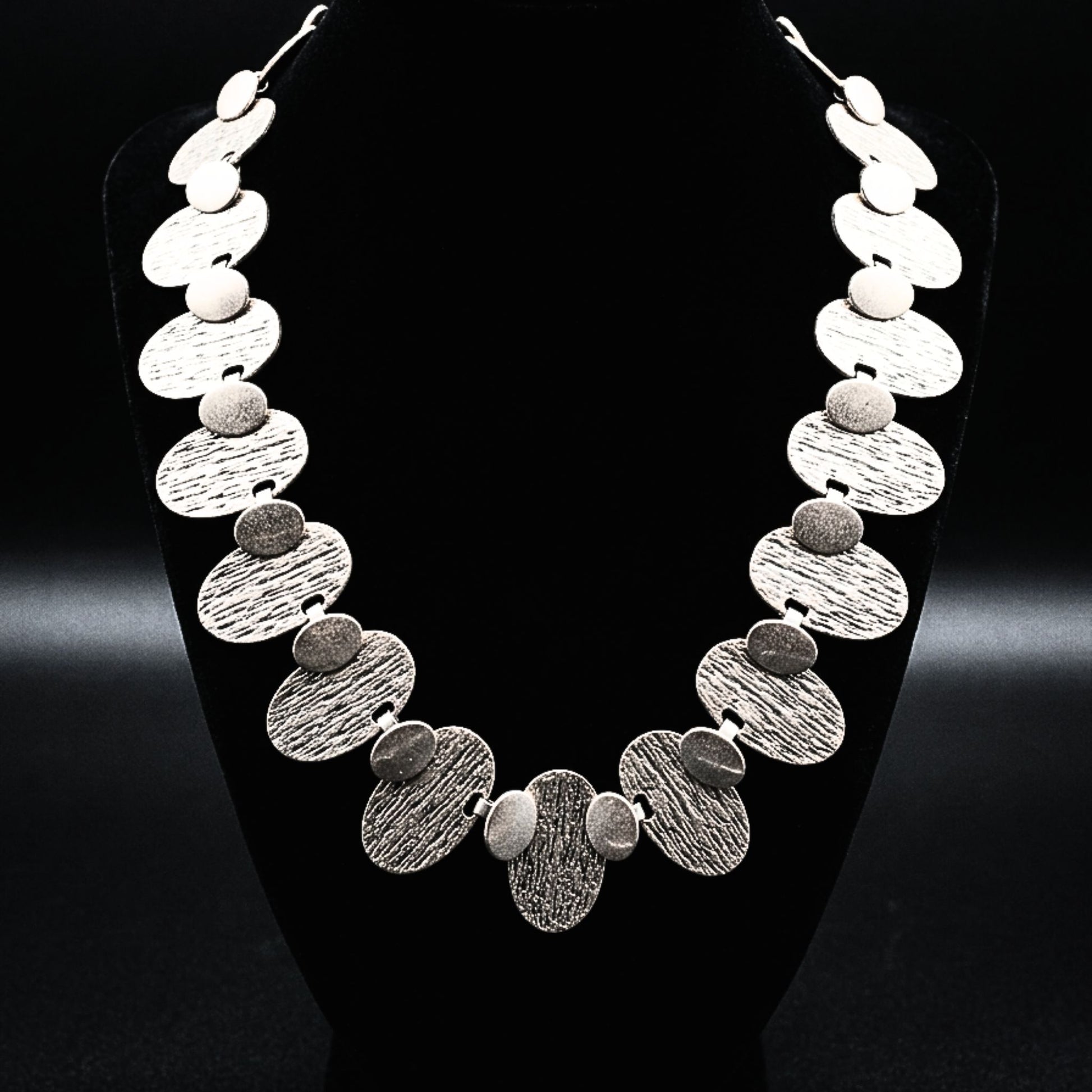 collar de zamak plateado diseño exclusivo joyeria osnor zamak