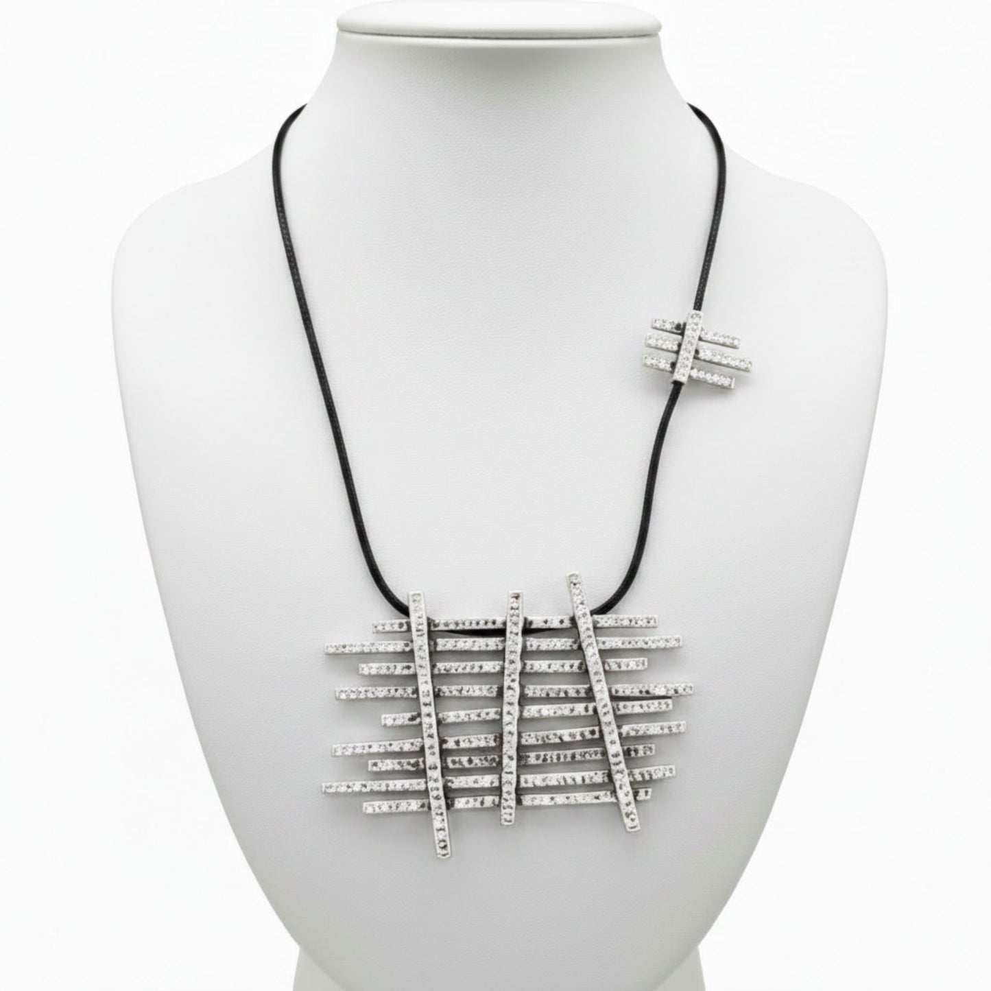 collar zamak unisex colgante geometrico y uero- Joyeria Osnor Zamak