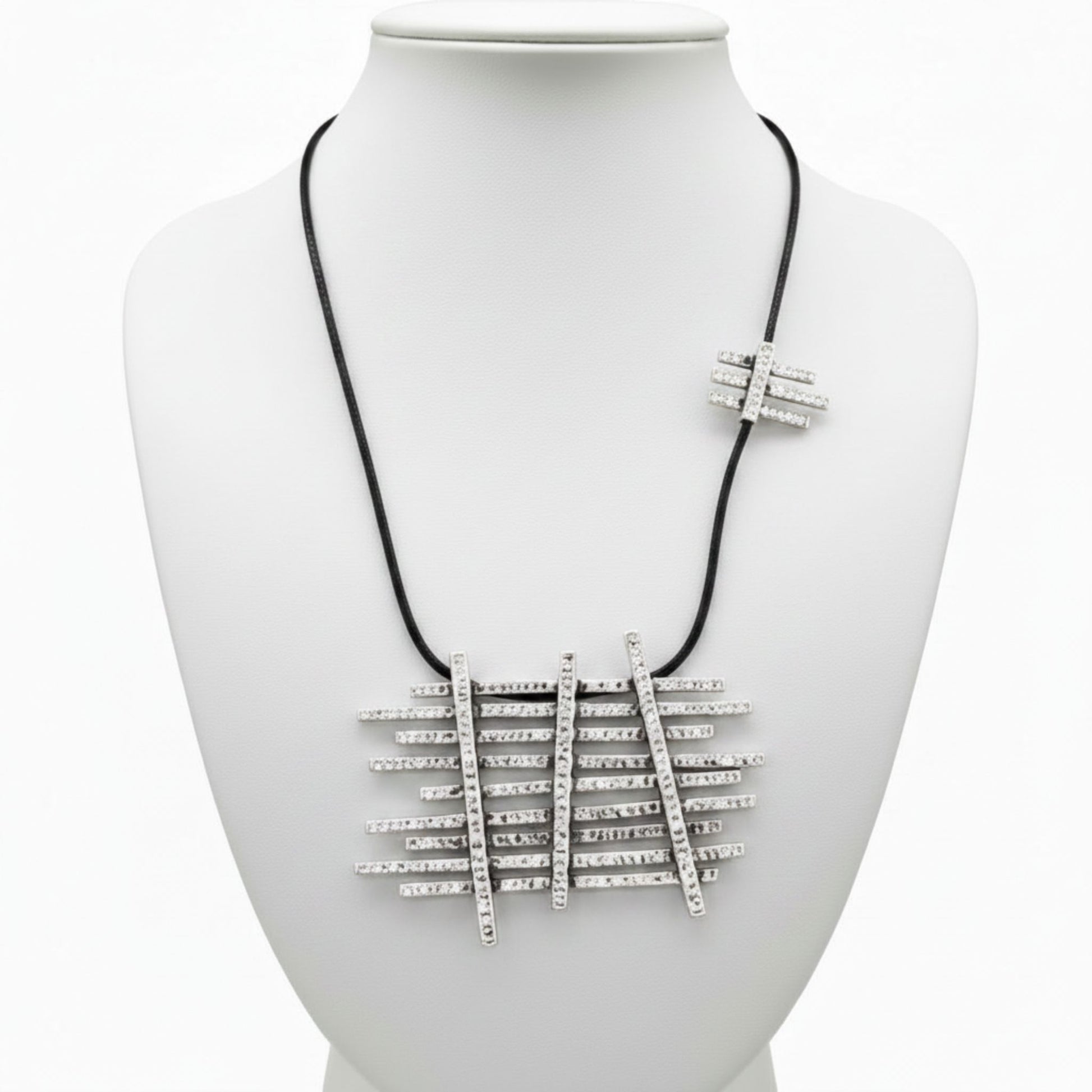 collar zamak unisex colgante geometrico y uero- Joyeria Osnor Zamak