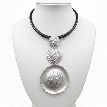Collar Zamak Cuero con Discos Plateados Unisex Hipoalergénico Joyeria Osnor