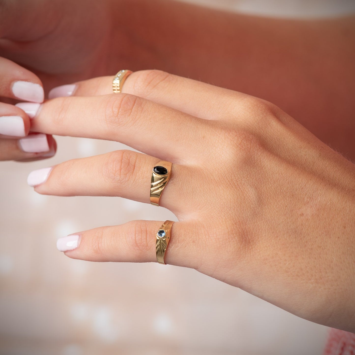 18K SOLITARIO ORO AMARILLO PEQUEÑO BEBE O MEÑIQUE CIRCONITA NEGRA OVAL 5X3MM