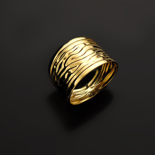 18K SORTIJA ORO AMARILLO TRAZADA CON ONDAS EN BRILLO ANCHO 13 MM