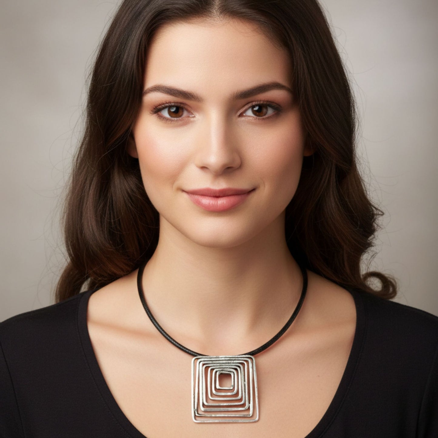 Collar Gargantilla Zamak Plateado Unisex con Cordón de Piel Negra