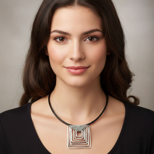 Collar Gargantilla Zamak Plateado Unisex con Cordón de Piel Negra