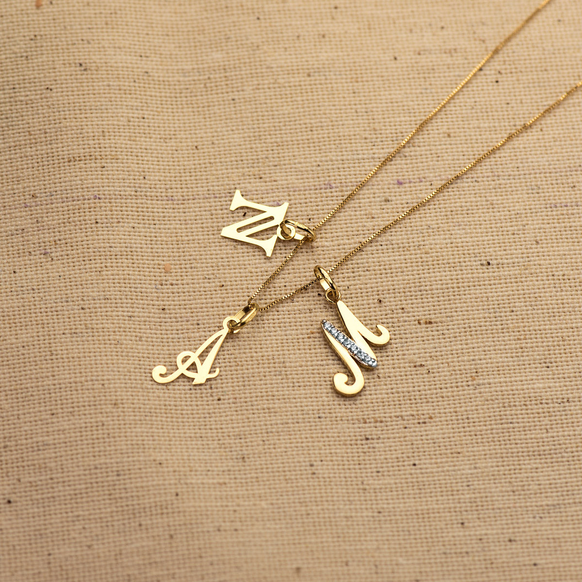 18K COLGANTE ORO AMARILLO LETRA " E " 12X6 MM
