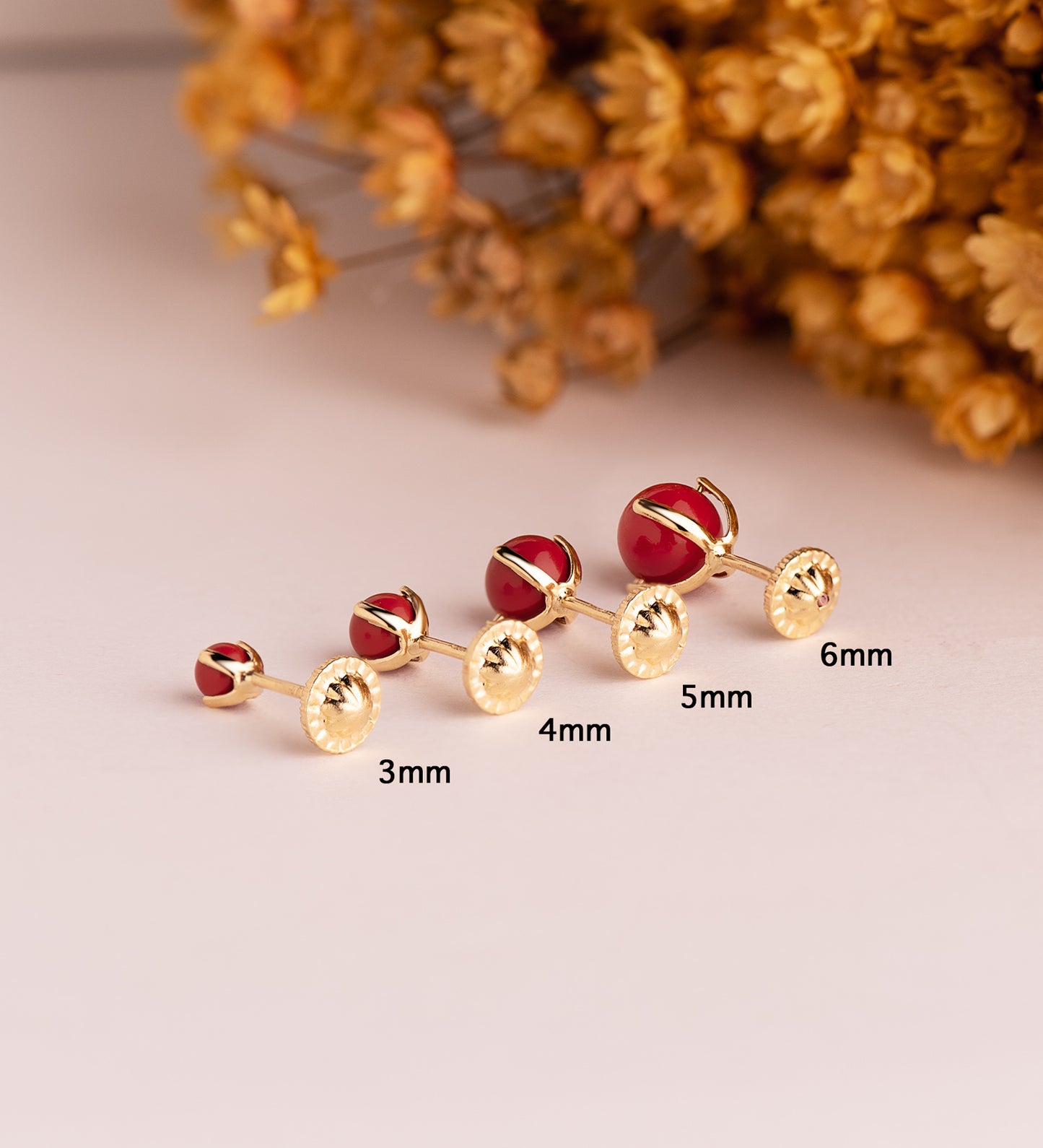 18K PENDIENTES ORO AMARILLO CORAL CON 4 GARRAS. MEDIDA: 4 MM. CIERRE TUERCA