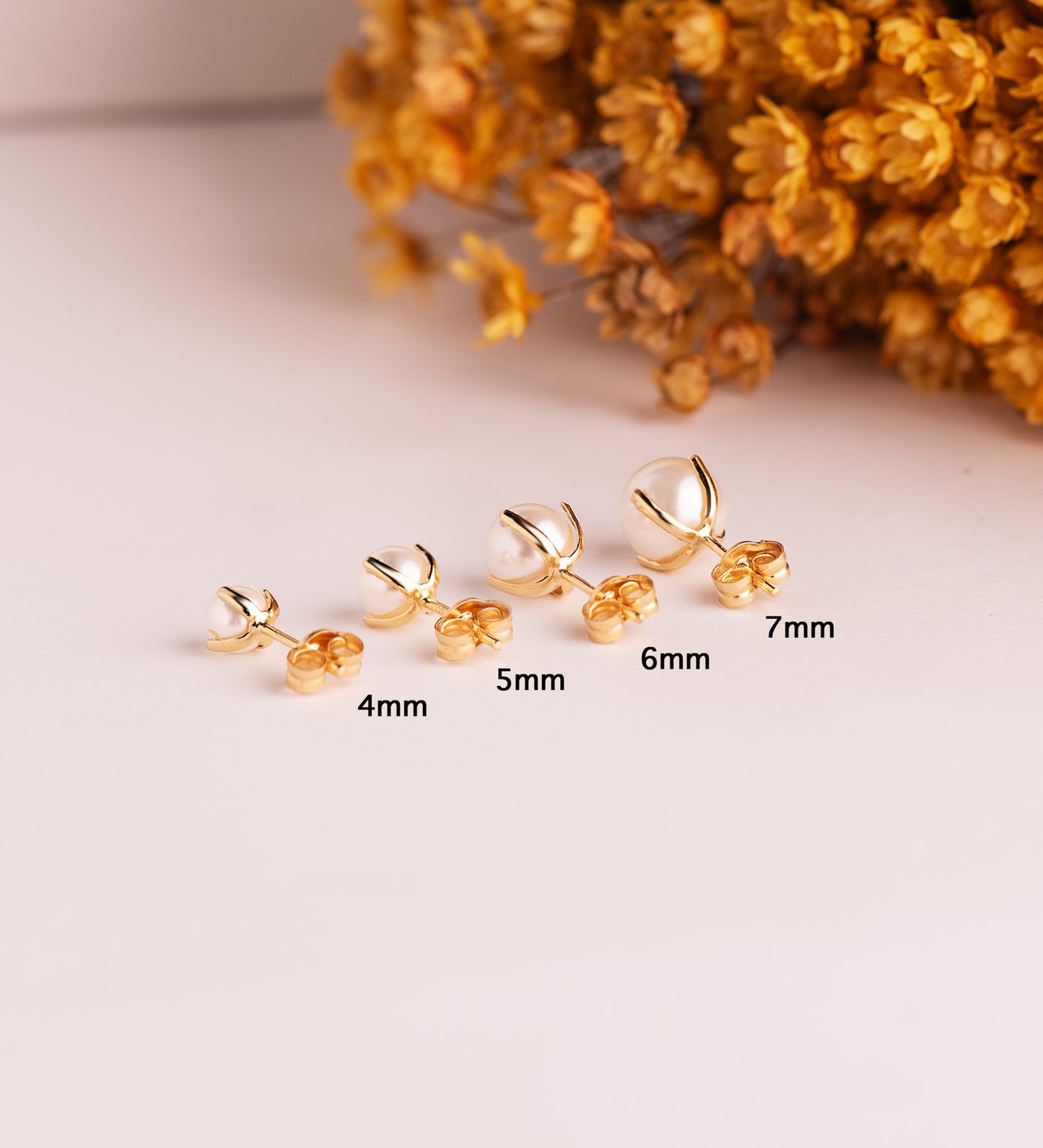 18K PENDIENTES ORO AMARILLO PERLA CON 4 GARRAS. MEDIDA: 6 MM. CIERRE PRESION