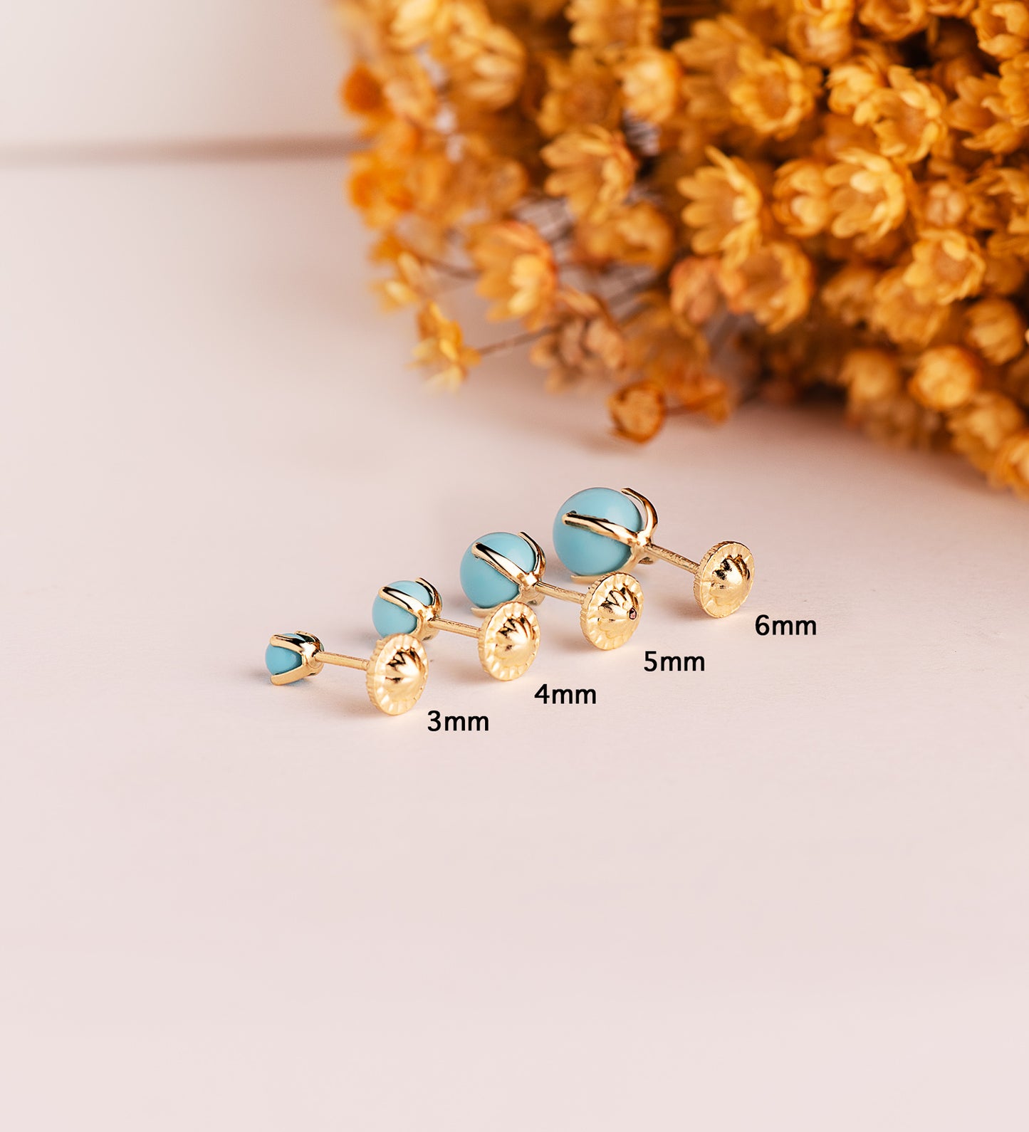 18K PENDIENTES ORO AMARILLO TURQUESA CON 4 GARRAS. MEDIDA: 4 MM. CIERRE TUERCA