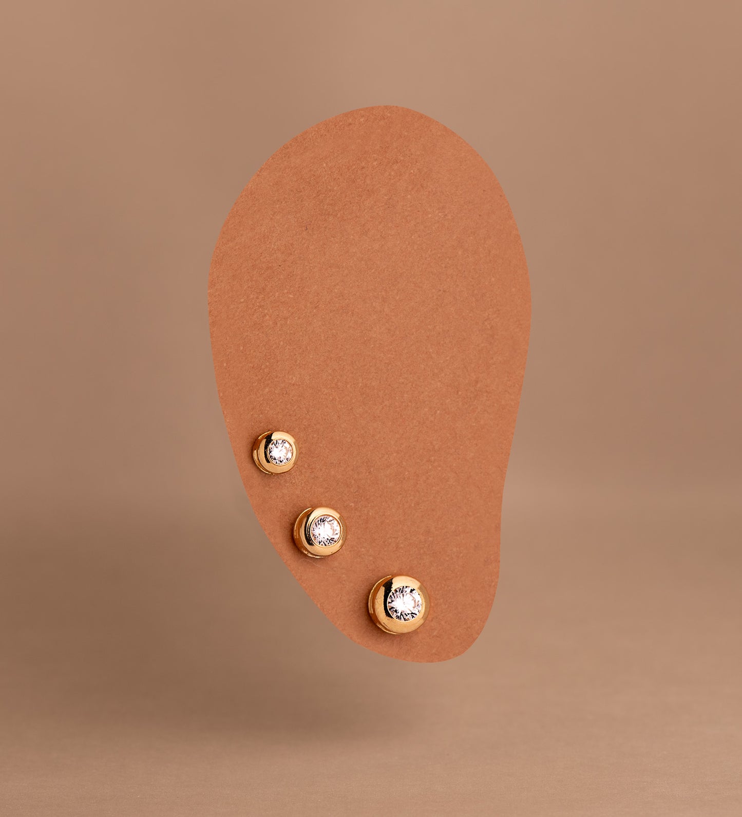 18K PENDIENTES ORO AMARILLO CHATON GALERIA CON CIRCONITA. MEDIDA: 6 MM. CIERRE TUERCA