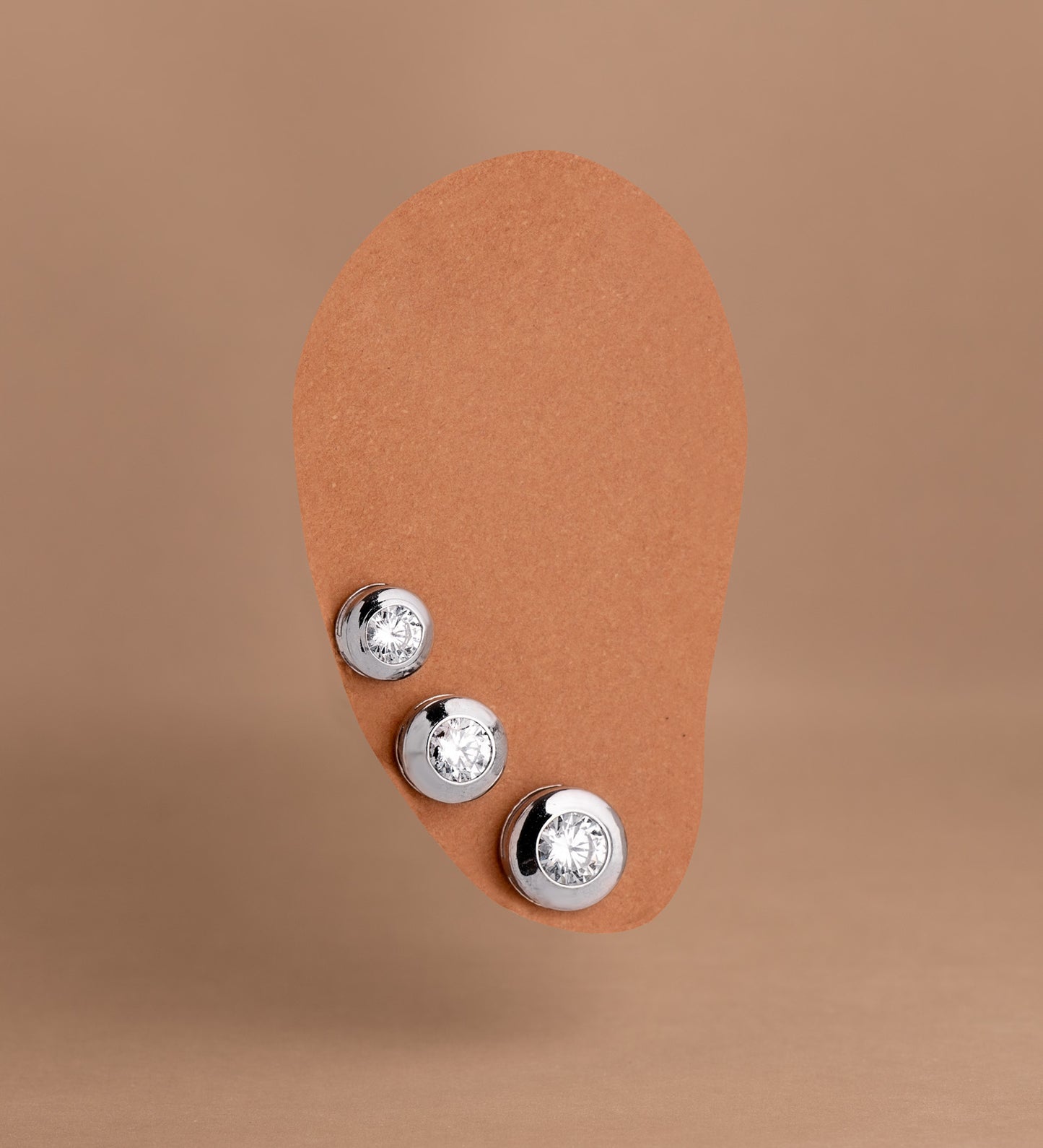 18K PENDIENTES ORO BLANCO CHATON GALERIA CON CIRCONITA. MEDIDA: 6,5 MM. CIERRE PRESION