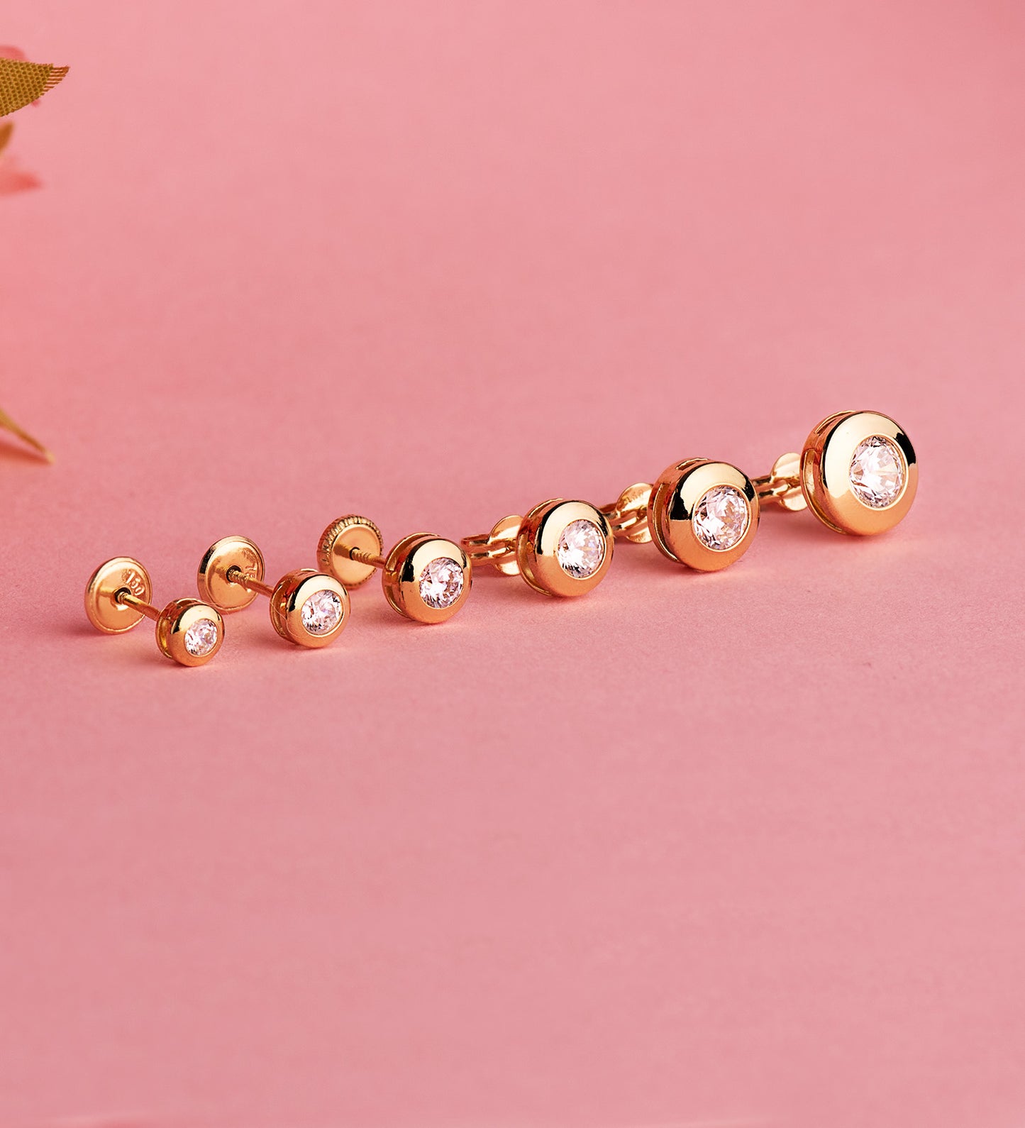 18K PENDIENTES ORO AMARILLO CHATON GALERIA CON CIRCONITA. MEDIDA: 8,5 MM. CIERRE PRESION