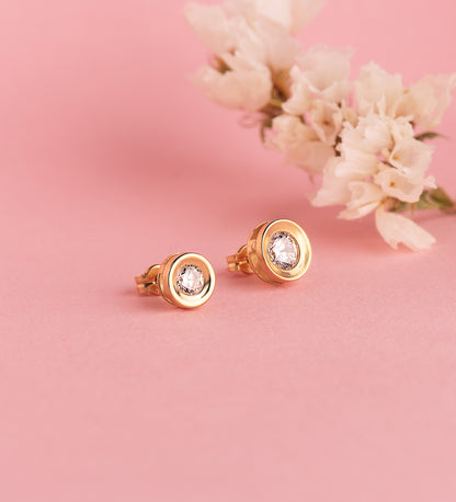 18K PENDIENTES ORO AMARILLO CHATON REDONDO CONCAVO CON CIRCONITA. ANCHO: 7 MM. CIERRE PRESION