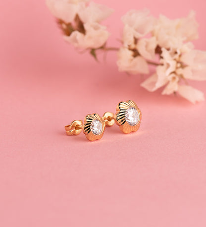 18K PENDIENTES ORO AMARILLO CHATON FLOR ORLA TALLADA CIRCONITA. MEDIDA: 7MM CIERRE PRESION