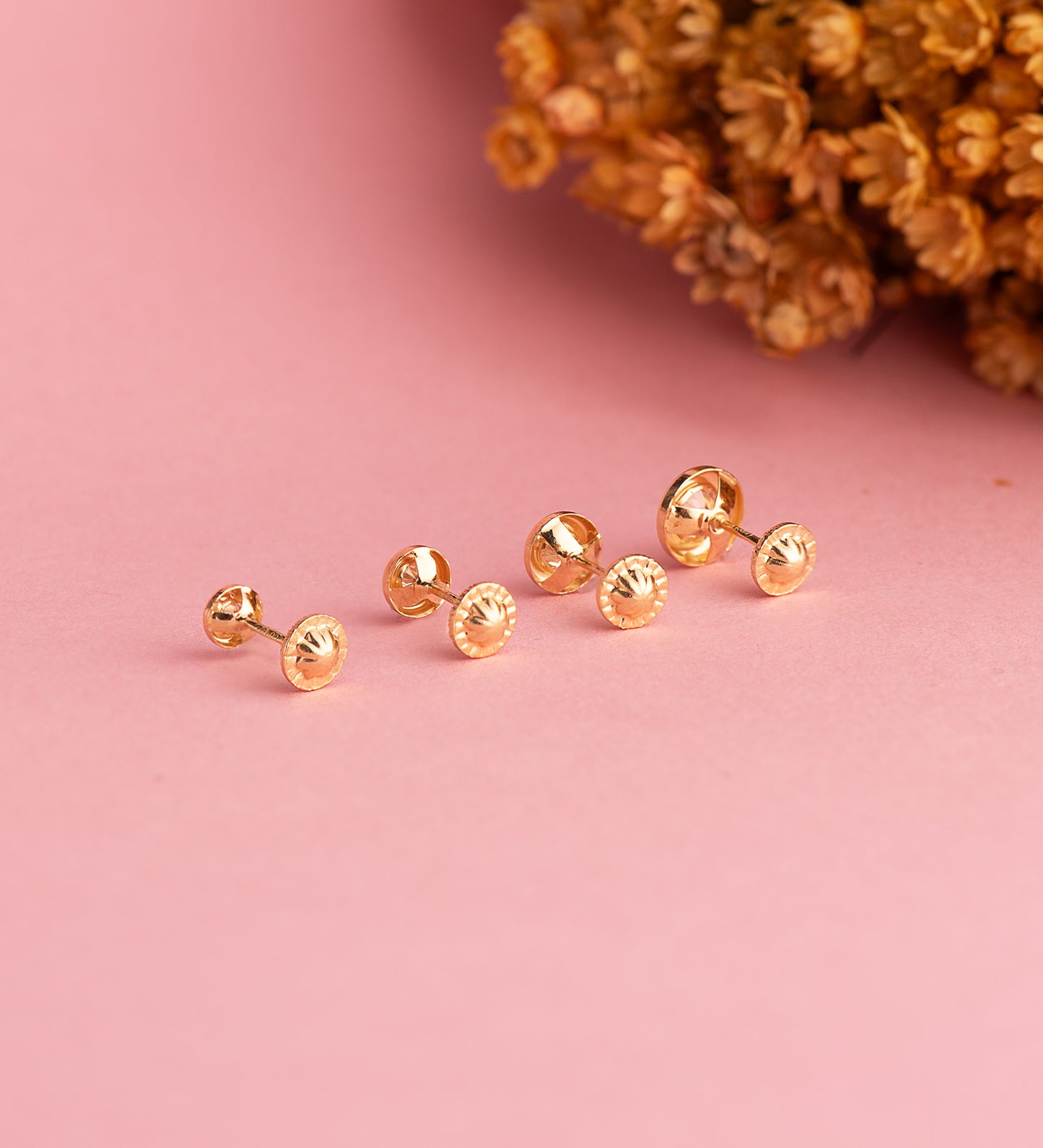 18K PENDIENTES ORO AMARILLO CHATON CON CIRCONITA. MEDIDA: 5,5MM. CIERRE TUERCA