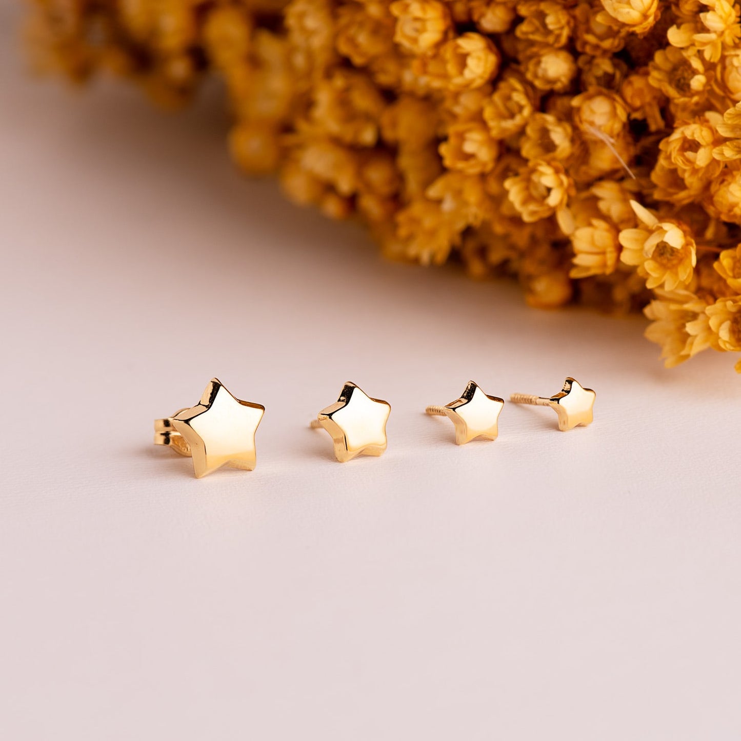 18K PENDIENTES ORO AMARILLO ESTRELLA LISA 6,5 X 6,5 MM. CIERRE TUERCA