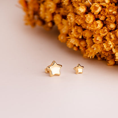 18K PENDIENTES ORO AMARILLO ESTRELLA CONCAVO EN BRILLO 8X8 MM. CIERRE PRESION