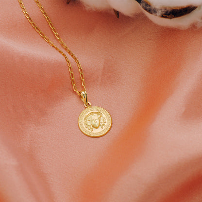 18K MEDALLA ORO AMARILLO MEDUSA CON BORDE DE GRECA MATIZADA 15 MM
