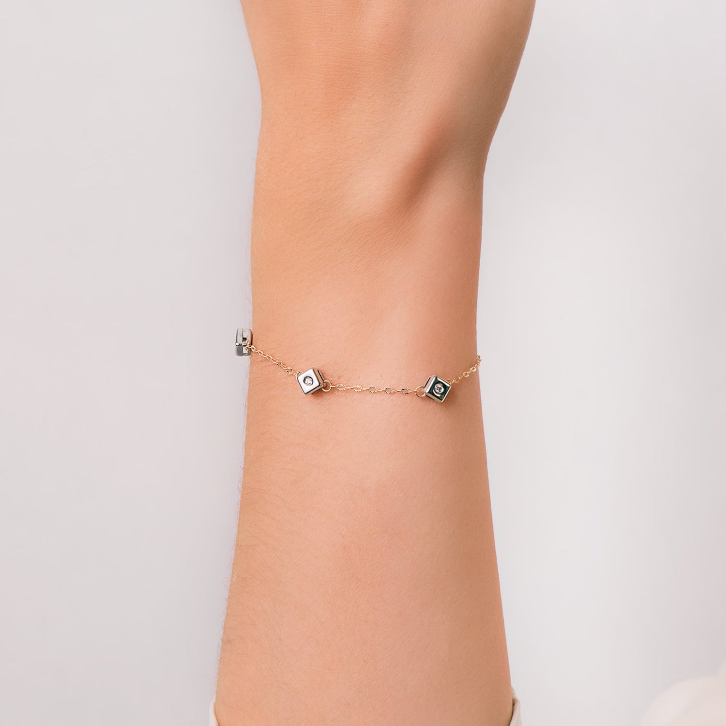 18K PULSERA ORO BICOLOR CHATON DE 3 ROMBOS CON DIAMANTES LABORATORIO 0,045 QTS. VS2-G. LARGO: 17CM