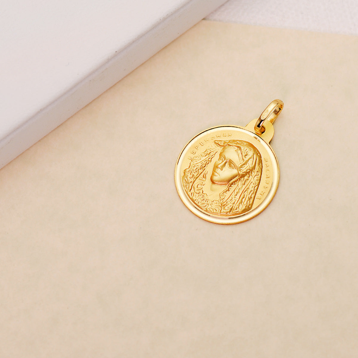 18K MEDALLA ORO AMARILLO VIRGEN MACARENA BISEL 20 MM