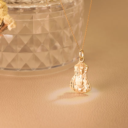 18K MEDALLA ORO AMARILLO VIRGEN DEL ROCIO PASTORA TALLADA 28X18 MM