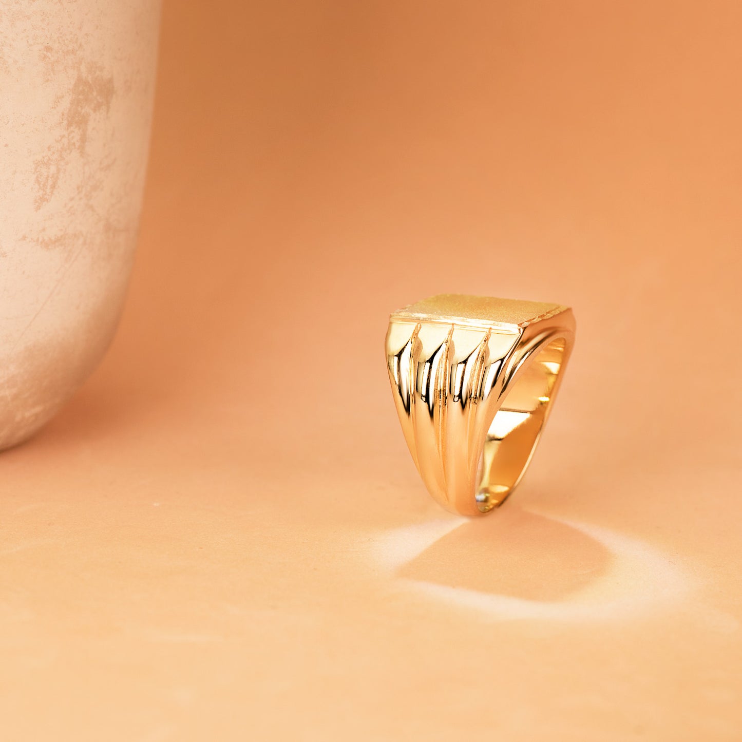 18K SELLO ORO AMARILLO CABALLERO MATE BRILLO TALLADO ZONA DE GRABACION 17X17 MM