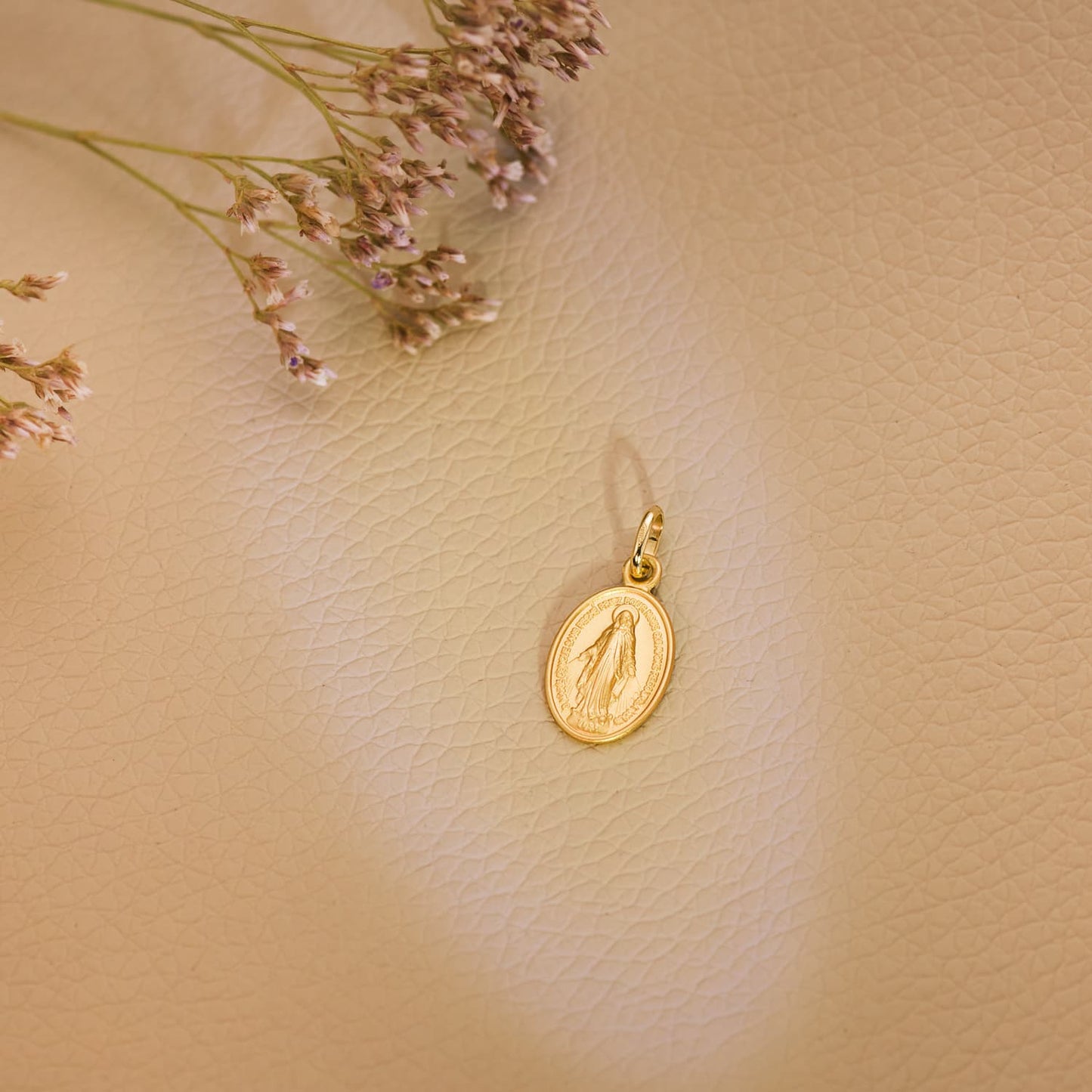 18K MEDALLA ORO AMARILLO VIRGEN MILAGROSA OVAL 17 X 10 MM