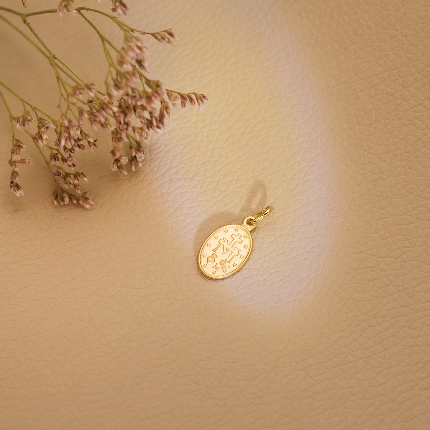 18K MEDALLA ORO AMARILLO VIRGEN MILAGROSA OVAL 17 X 10 MM