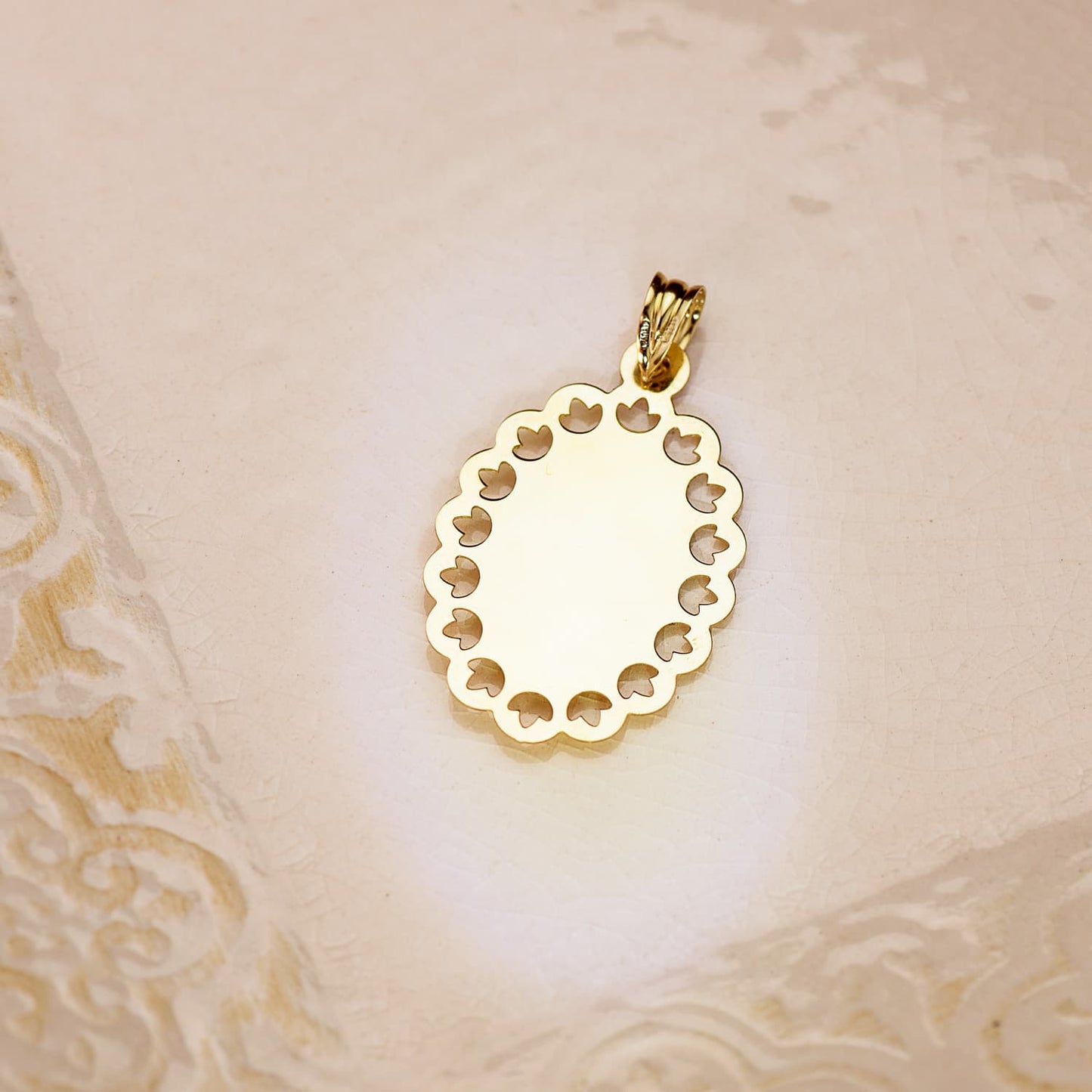 18K MEDALLA ORO AMARILLO VIRGEN MILAGROSA CERCO CALADO 34 X 22 MM