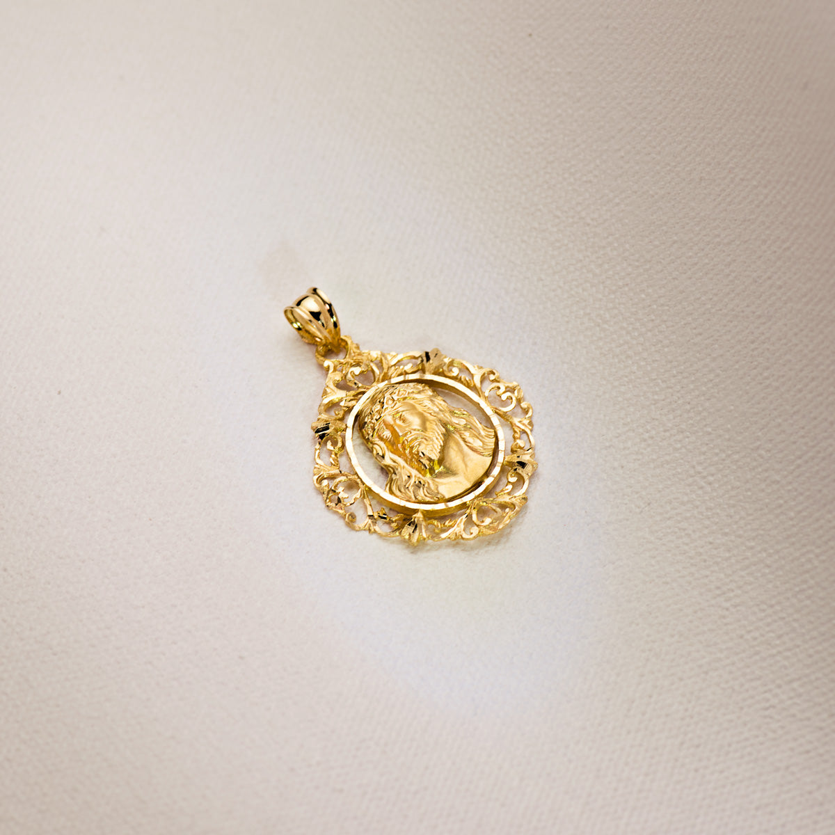 18K COLGANTE CRISTO ORO AMARILLO ESTAMPADO CERCO. 32X29 MM