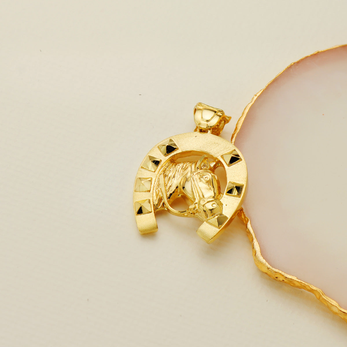 18K COLGANTE ORO AMARILLO HERRADURA CON CABALLO 29X27 MM