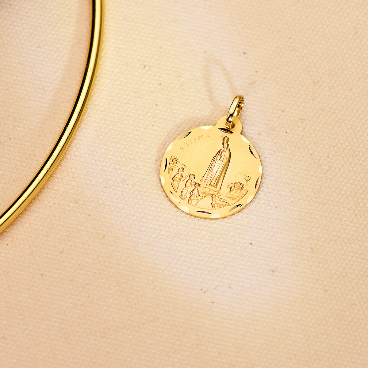 18K MEDALLA ORO AMARILLO VIRGEN DE FATIMA TALLADA 22 MM