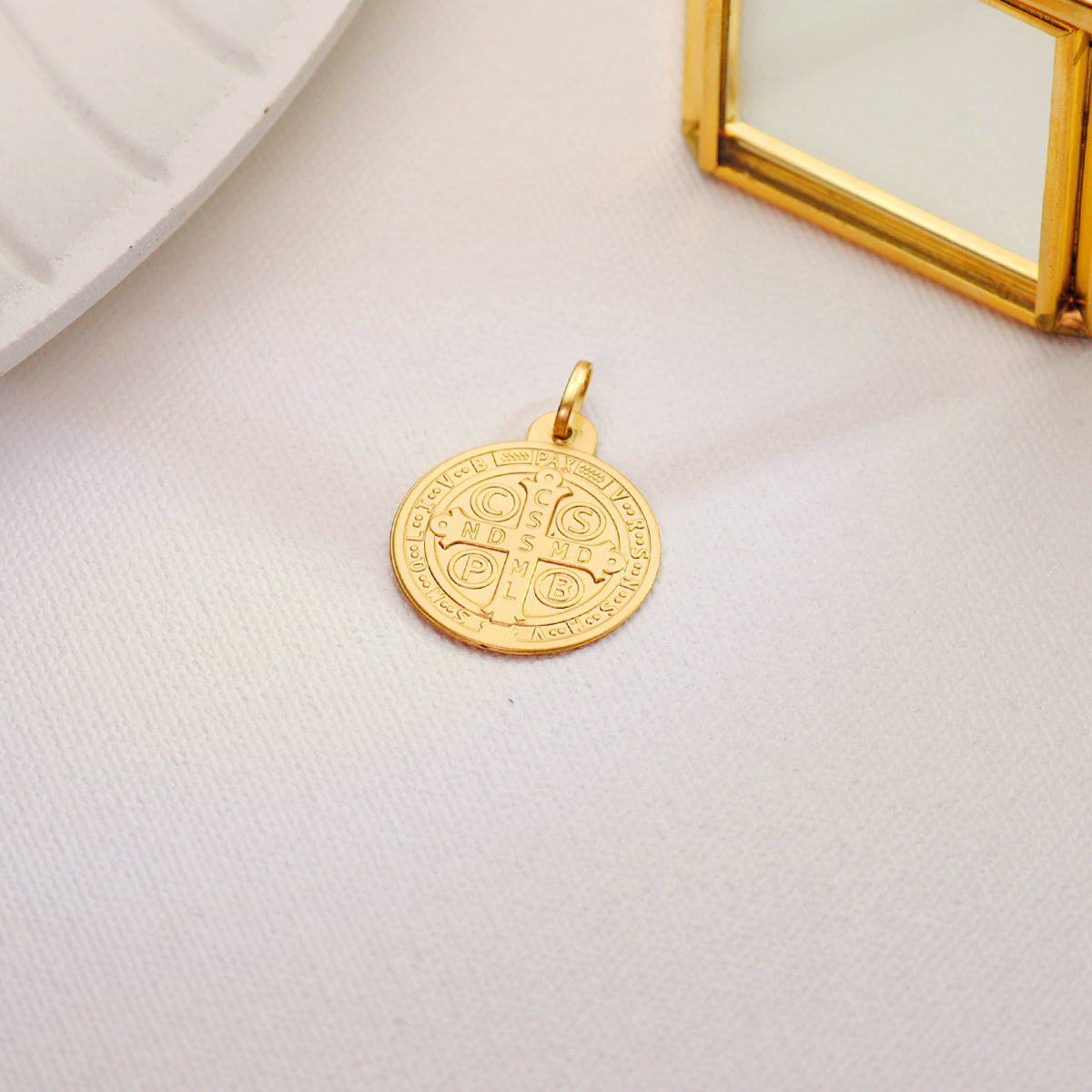 18K MEDALLA ESCAPULARIO ORO SAN BENITO MONJE 24 MM MATIZADO
