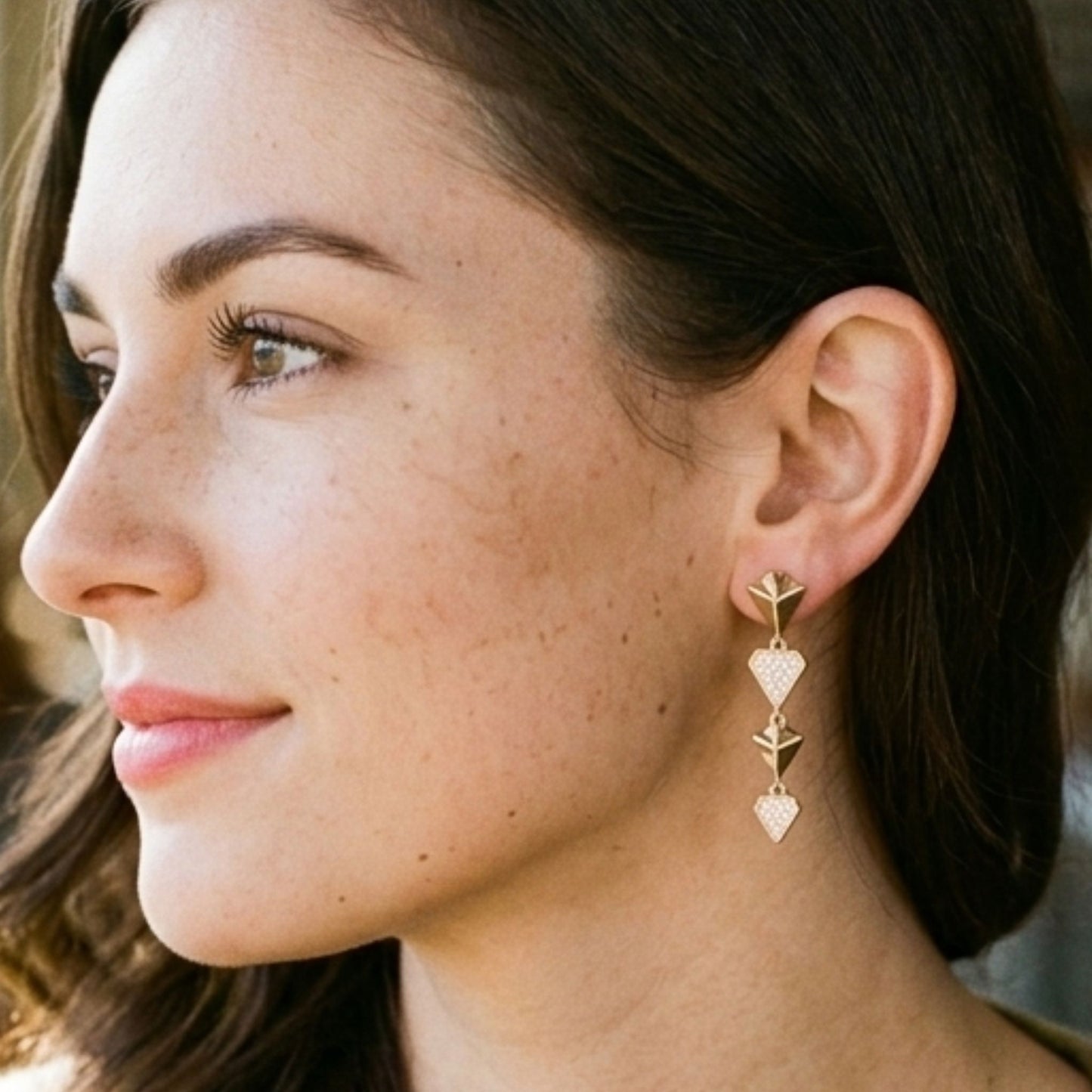 Pendientes Largos Dorados con Circonitas Blancas | Acero Inoxidable Chapado Oro 14K