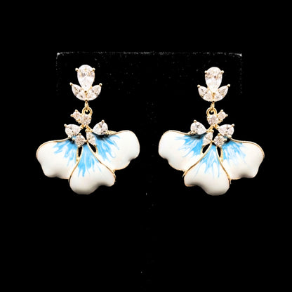 Pendientes Largos Flor Esmalte Azul Nácar ·Acero  Chapado Oro 14K · Circonitas Blancas