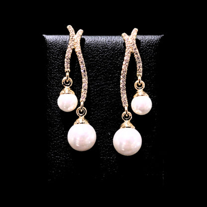 Pendientes Largos Dobles Perla Blanca y Circonitas | Acero Chapado Oro 14K