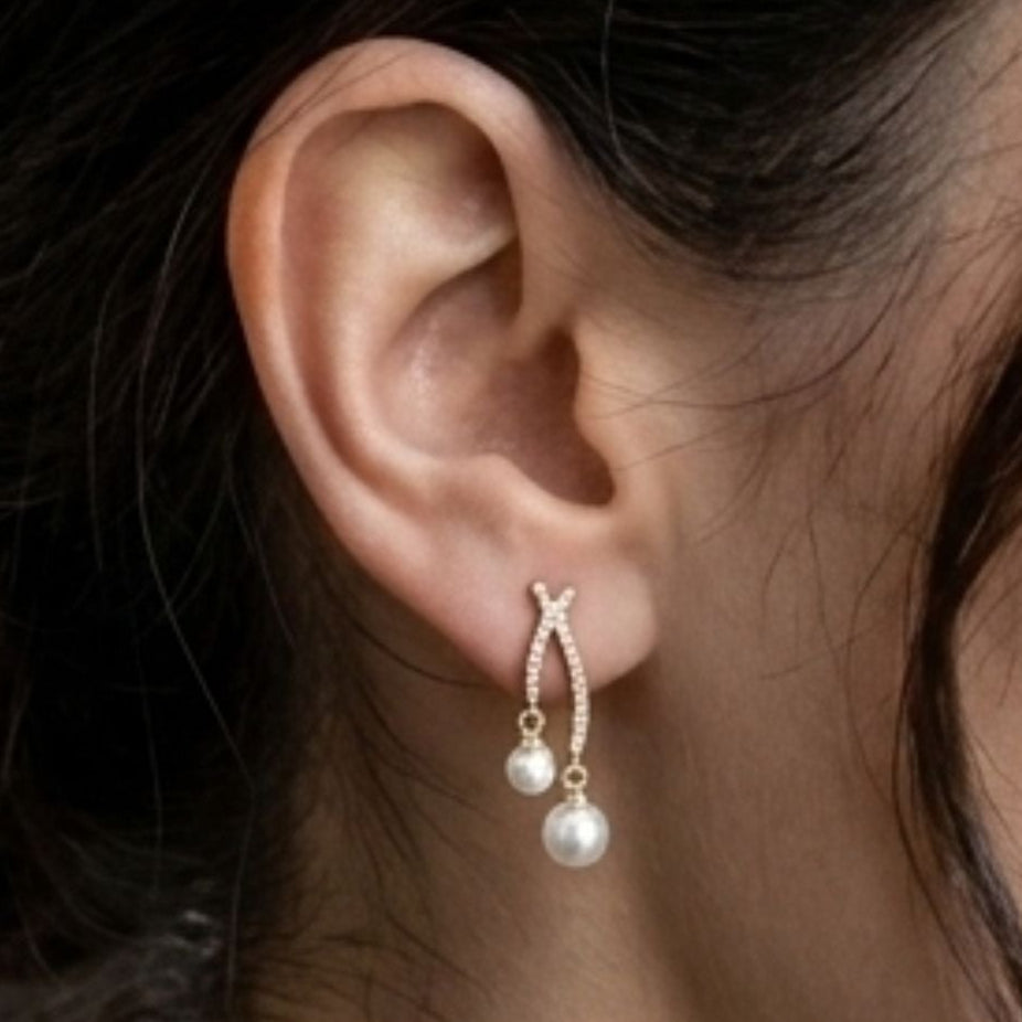 Pendientes Largos Dobles Perla Blanca y Circonitas | Acero Chapado Oro 14K