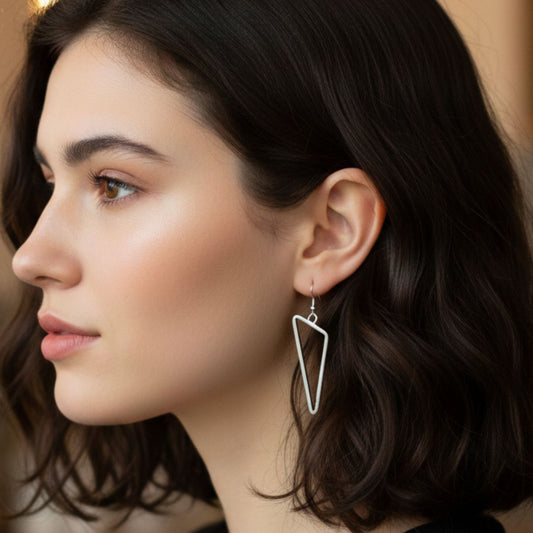 Pendientes Largos Zamak Plateado | Diseño Triángulo Exclusivo – Joyería Osnor